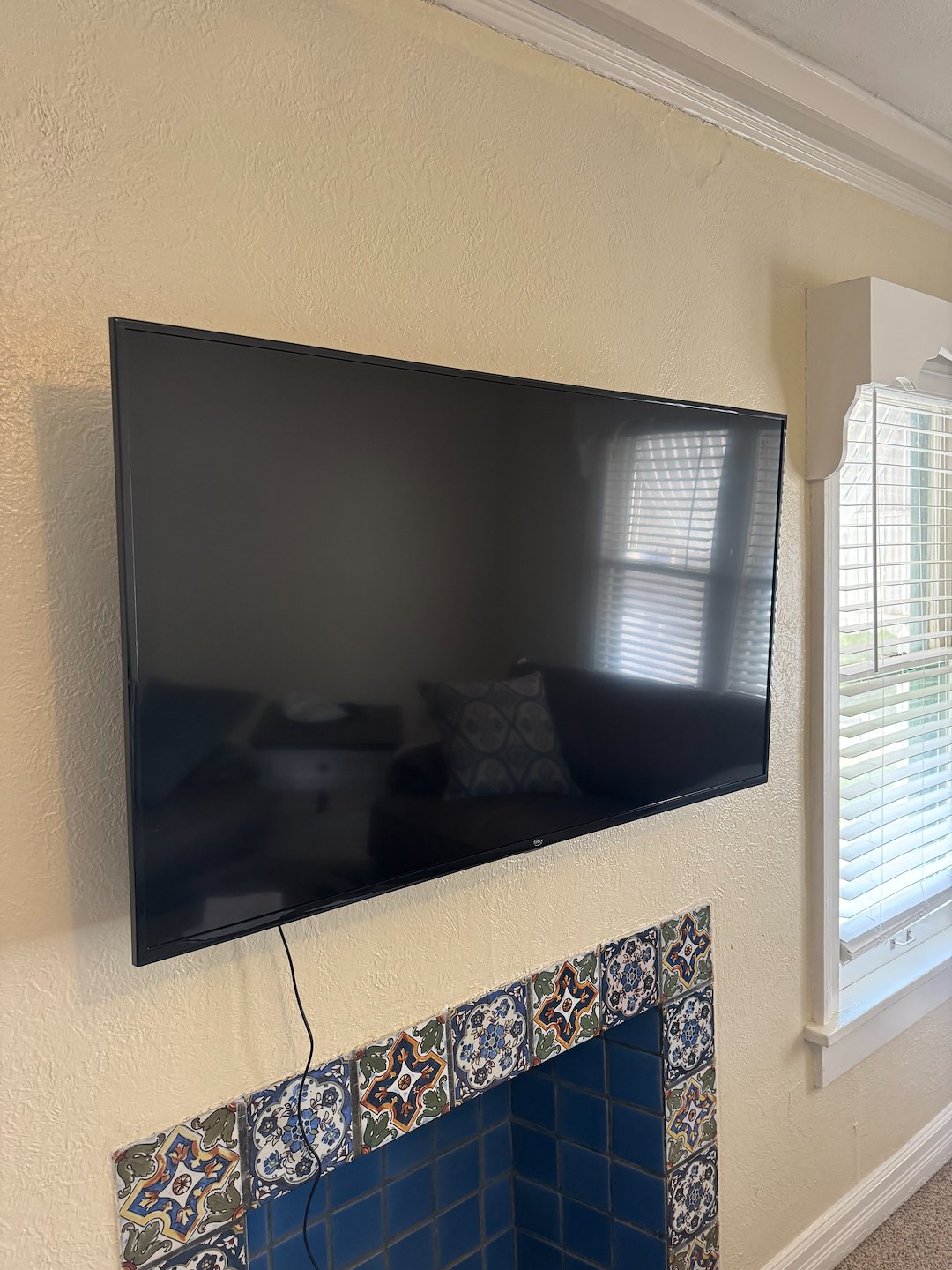 🏛️ TV Mounting in Northglenn, CO – Historic Home? No Problem for Dom’s TV Mounting Colorado! 📺🛠️